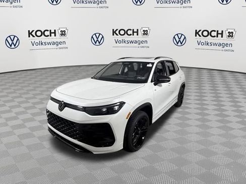 New 2026 Volkswagen Tiguan SE R-Line image 3