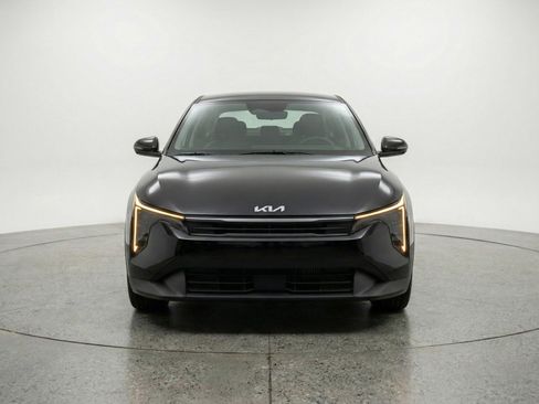 Used 2025 Kia K4 LXS image 2