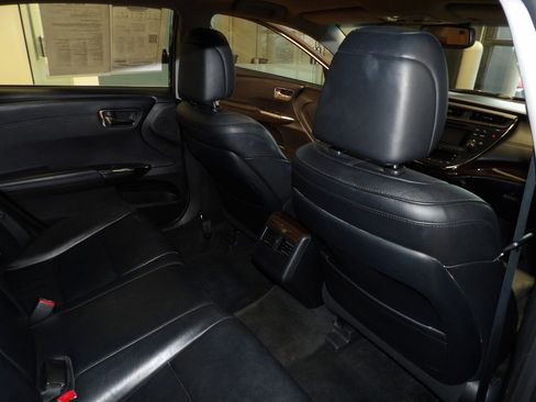 Used 2013 Toyota Avalon XLE Premium image 17