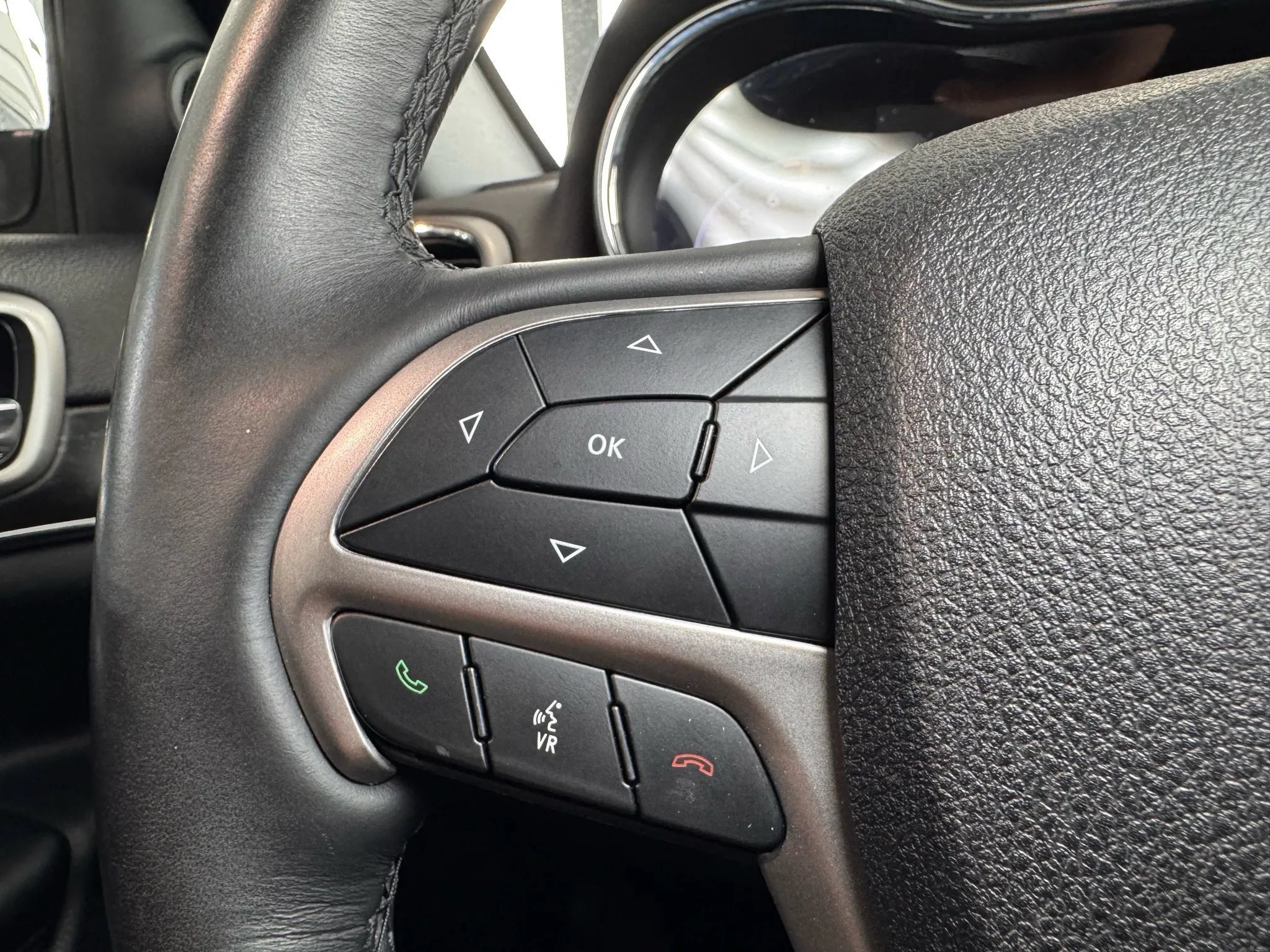 Used 2018 Jeep Grand Cherokee Limited AWD/4WD image 24