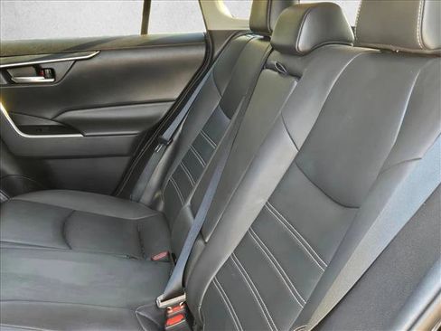Used 2021 Toyota RAV4 XLE Premium image 21