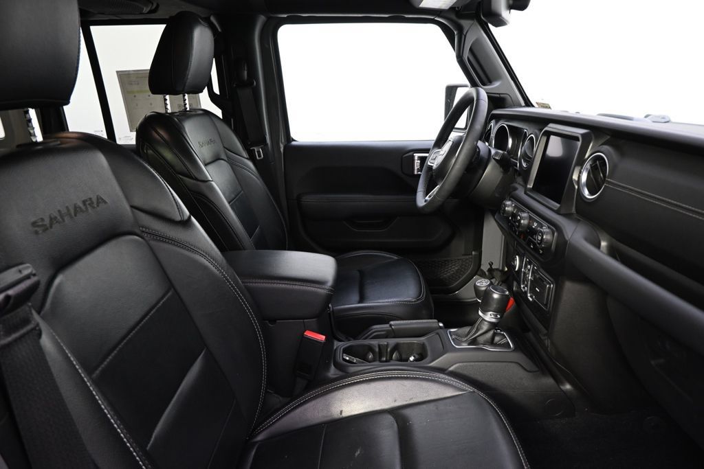 Used 2023 Jeep Wrangler Unlimited Sahara AWD/4WD image 16