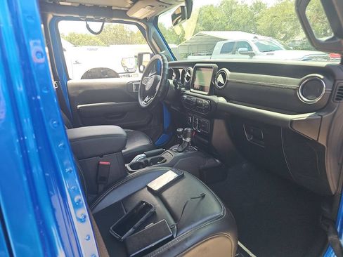 Used 2022 Jeep Wrangler Unlimited Sahara w/ Safety Group AWD/4WD image 5