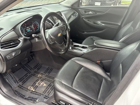 Used 2017 Chevrolet Malibu LT w/ Leather Package FWD image 11