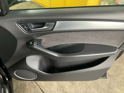 Used 2015 Audi SQ5 Prestige w/ Prestige Package image 28