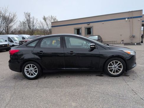 Used 2015 Ford Focus SE image 4