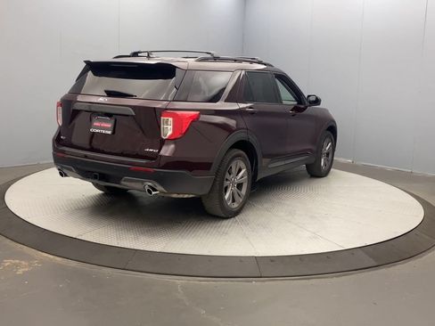 Used 2022 Ford Explorer XLT w/ Equipment Group 202A AWD/4WD image 4
