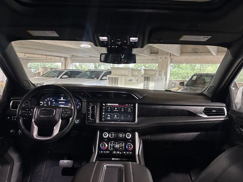 Used 2024 GMC Yukon Denali RWD image 19