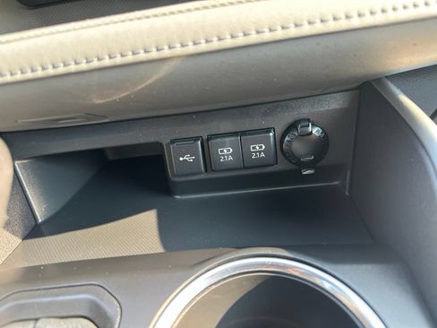 Used 2021 Toyota Highlander XLE AWD/4WD image 68