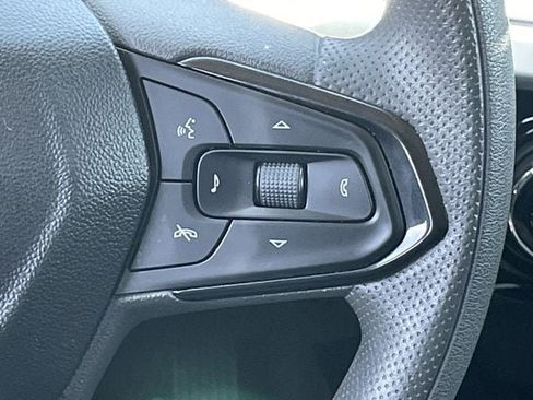Used 2025 Chevrolet Trax LT FWD image 14