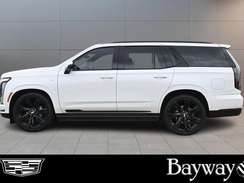 Certified 2025 Cadillac Escalade Sport Platinum w/ LPO, Floor Liner Package AWD/4WD image 4