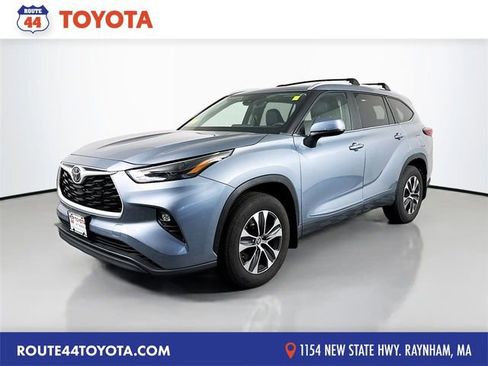 Used 2023 Toyota Highlander XLE AWD/4WD image 1