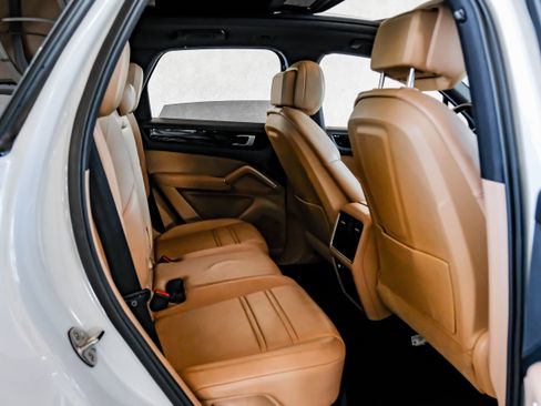 Used 2019 Porsche Cayenne AWD/4WD image 39