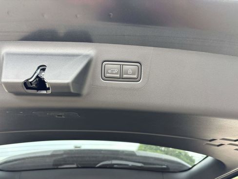 Used 2025 Hyundai Santa Fe Limited AWD/4WD image 5