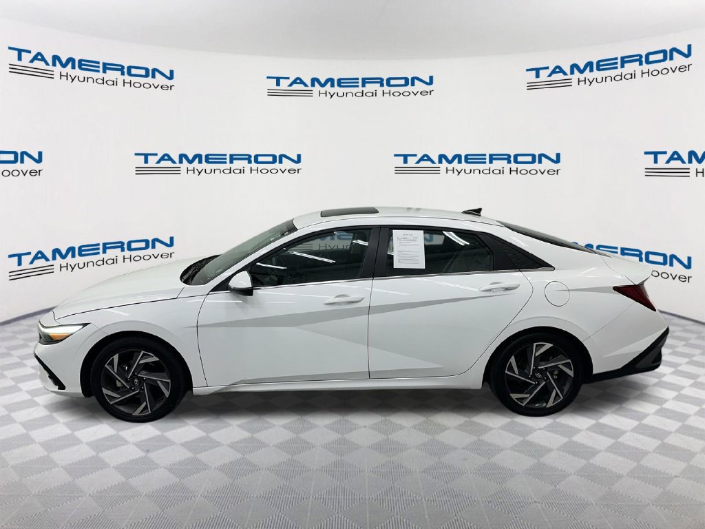 Used 2025 Hyundai Elantra Limited FWD image 2