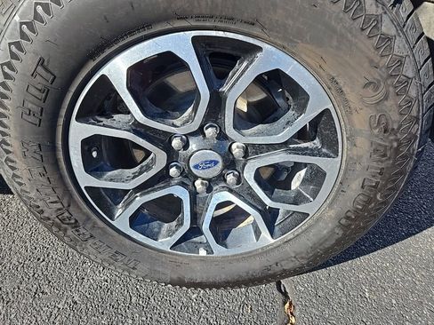 Used 2024 Ford Expedition XLT image 39