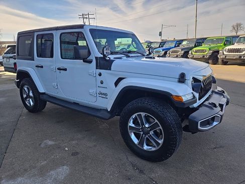 Used 2018 Jeep Wrangler Unlimited Sahara image 13