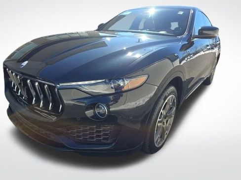 Used 2023 Maserati Levante GT image 3