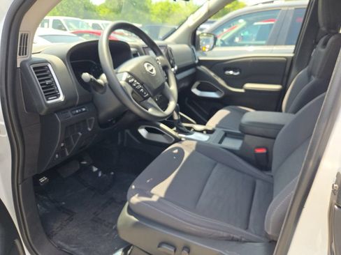 Used 2024 Nissan Frontier SV w/ Tow Package RWD image 3