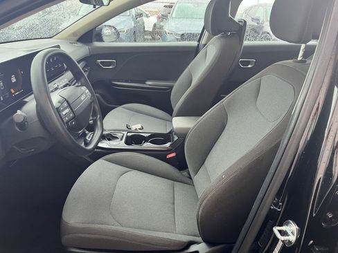 Used 2025 Kia K4 LXS image 25