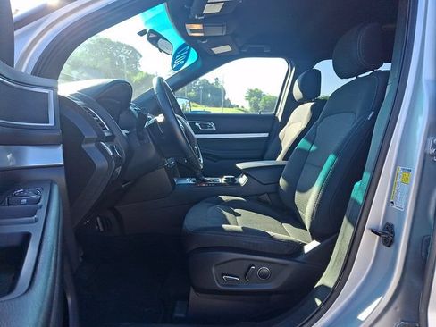 Used 2017 Ford Explorer XLT AWD/4WD image 16