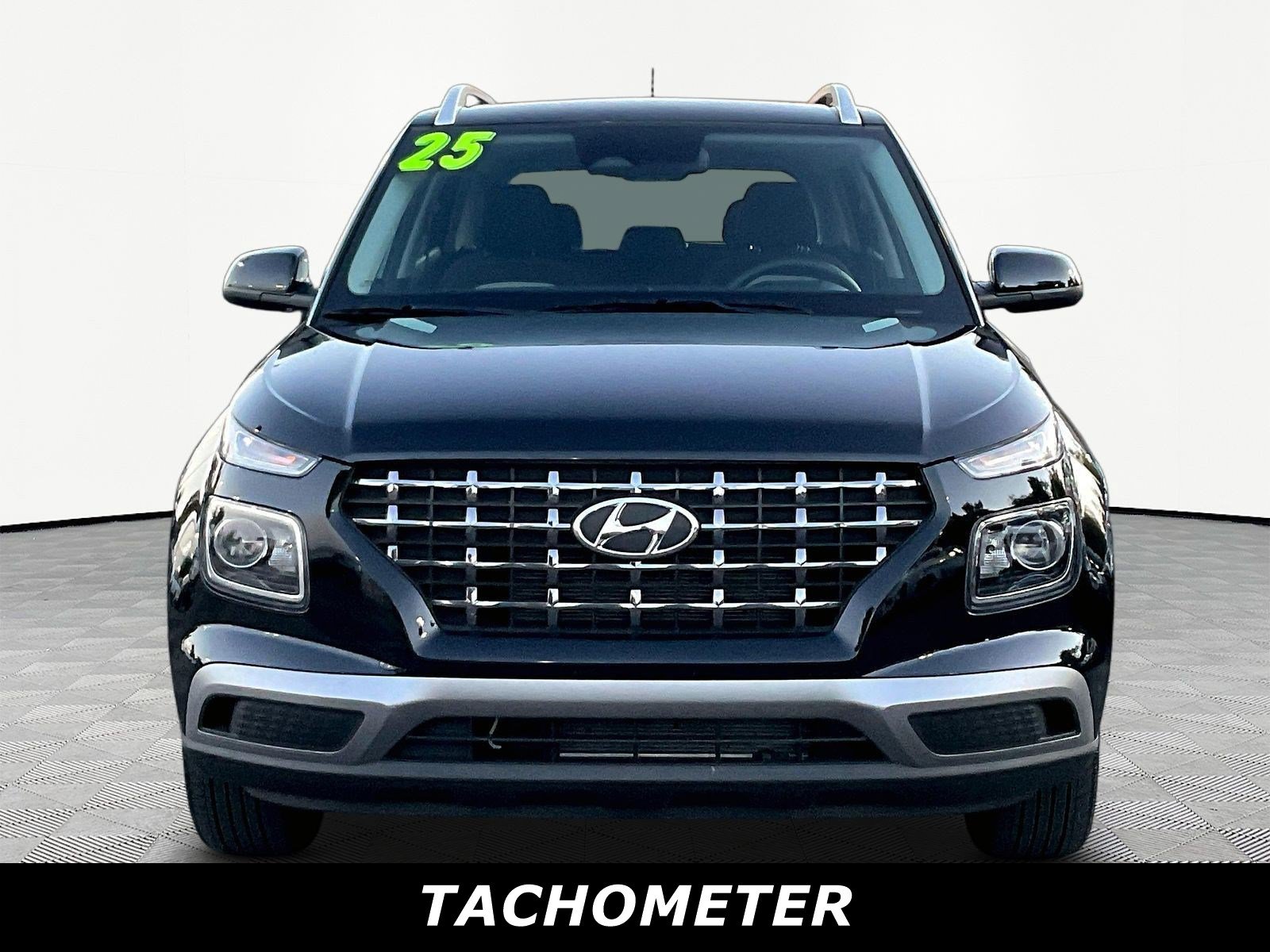 Used 2025 Hyundai Venue SEL FWD image 2