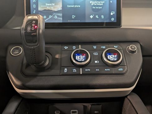 Used 2023 Land Rover Defender 110 SE image 22