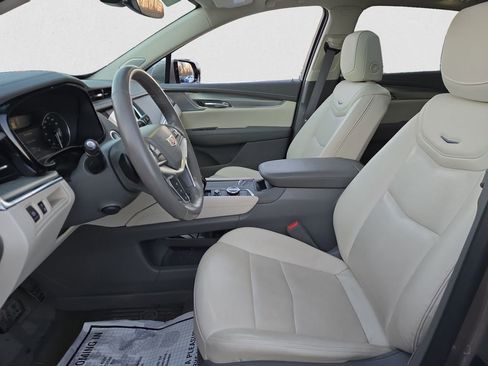 Certified 2023 Cadillac XT5 Premium Luxury w/ LPO, Floor Liner Package image 9