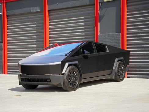 Used 2024 Tesla Cybertruck AWD Crew Cab image 1