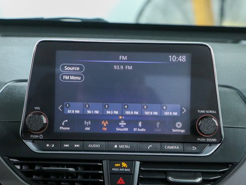 Used 2024 Nissan Altima 2.5 SR FWD image 19
