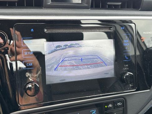 Used 2017 Toyota Corolla SE image 9