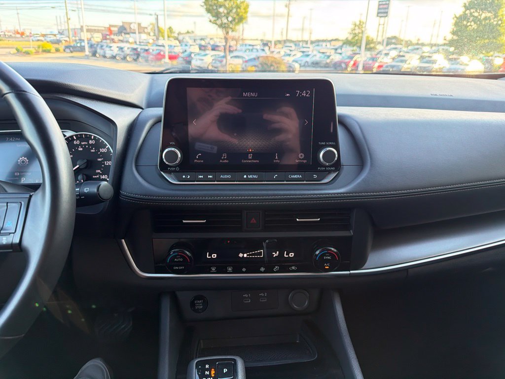 Used 2025 Nissan Rogue SV FWD image 22