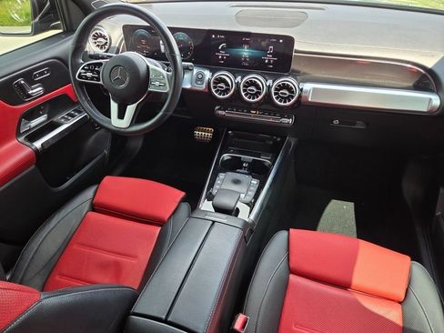 Used 2021 Mercedes-Benz GLB 250 4MATIC image 32