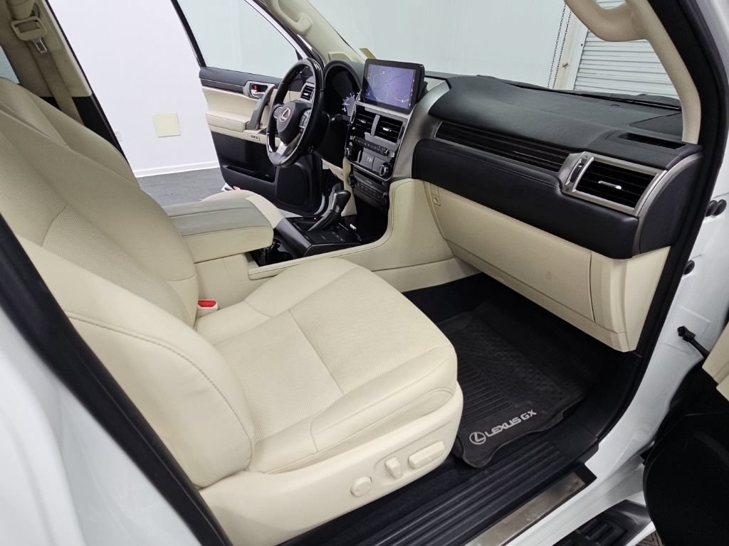 Used 2023 Lexus GX 460 Premium w/ Accessory Package AWD/4WD image 39