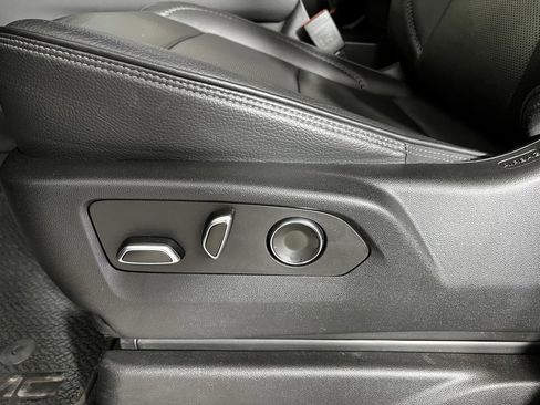 Used 2023 GMC Yukon XL Denali w/ Denali Reserve Package image 32