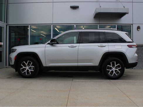 Used 2025 Jeep Grand Cherokee Limited image 5