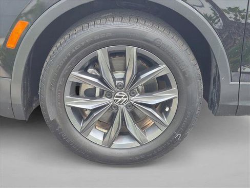 Used 2022 Volkswagen Tiguan SE image 22