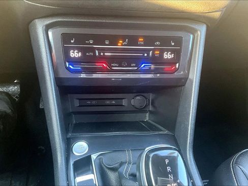 Used 2022 Volkswagen Tiguan SE image 16