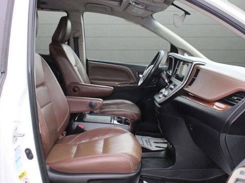 Used 2016 Toyota Sienna Limited Premium image 21