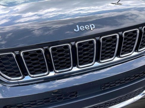 Used 2023 Jeep Grand Cherokee L Limited AWD/4WD image 27