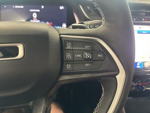 Used 2023 Jeep Grand Cherokee Limited AWD/4WD image 39