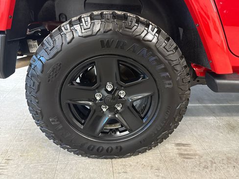 Used 2013 Jeep Wrangler Unlimited Sahara w/ Connectivity Group image 58