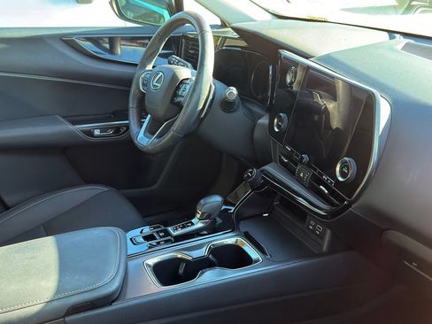 Used 2024 Lexus NX 250 FWD image 9