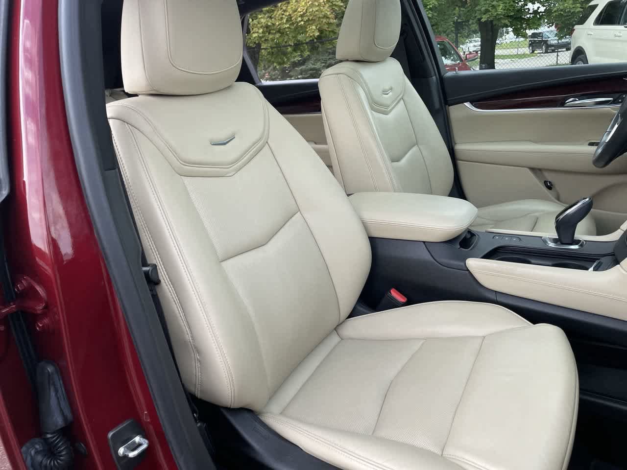 Used 2017 Cadillac XT5 Luxury w/ Driver Awareness Package AWD/4WD image 14