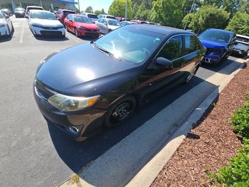 Used 2014 Toyota Camry SE FWD image 4