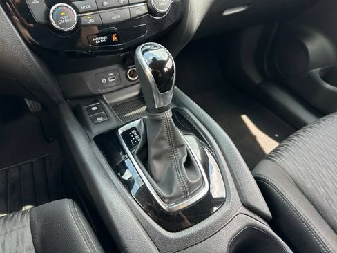 Used 2020 Nissan Rogue SV w/ Premium Package FWD image 23