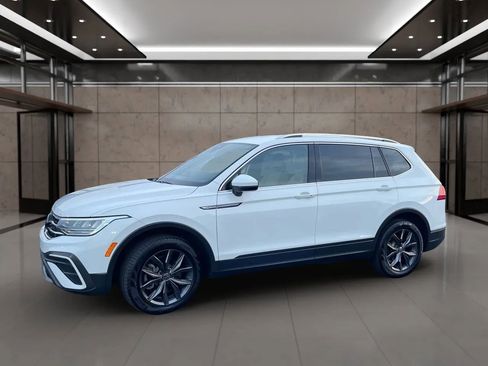 Used 2024 Volkswagen Tiguan SE image 3