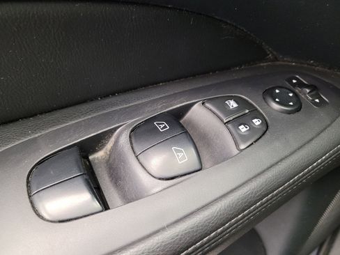 Used 2019 Nissan Pathfinder SL image 27