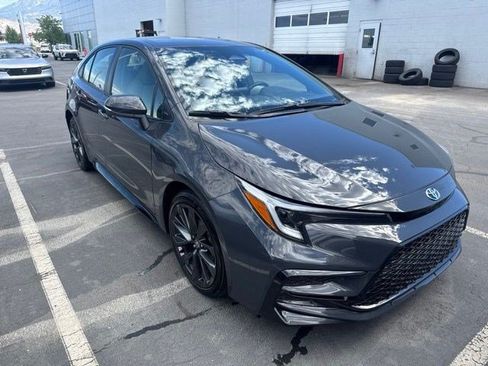 Used 2025 Toyota Corolla SE w/ Convenience Package FWD image 2