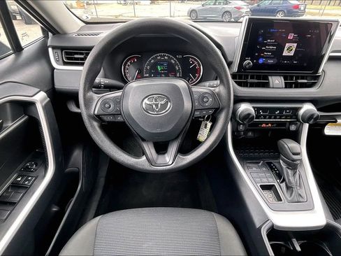 Used 2025 Toyota RAV4 LE AWD/4WD image 8